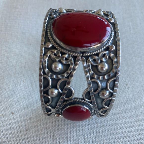 🦩🎄🥰 Host Pick 🥰🎄🦩 Silver & Carnelian Cuff Bracelet - Picture 4 of 14